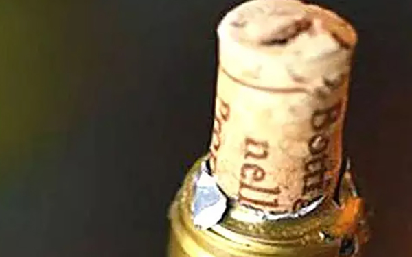 紅酒出現脹塞怎么辦,酒還能不能喝? 紅酒出現脹塞怎么辦,酒還能不能喝?