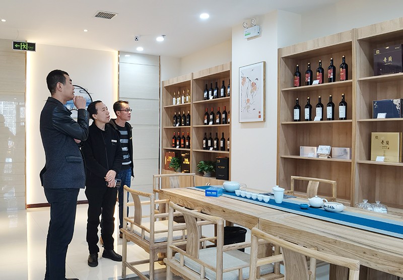 樅木國際酒莊畢總一行調研走訪青島福碩茶莊 樅木國際酒莊畢總一行調研走訪青島福碩茶莊