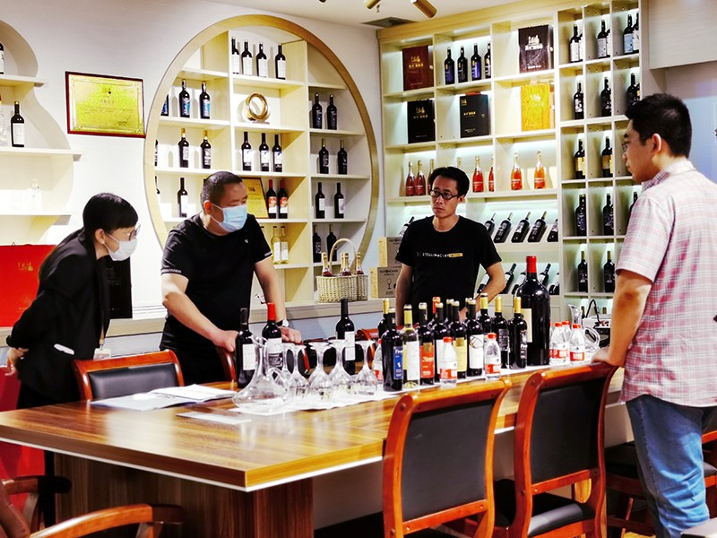 德州紅酒招商|熱烈歡迎臨沂王總張總來樅木國際酒莊考察! 德州紅酒招商|熱烈歡迎臨沂王總張總來樅木國際酒莊考察!