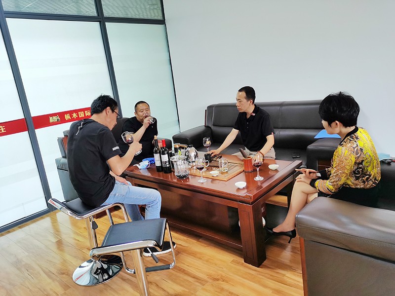 德州紅酒招商|熱烈歡迎臨沂王總張總來樅木國際酒莊考察! 德州紅酒招商|熱烈歡迎臨沂王總張總來樅木國際酒莊考察!