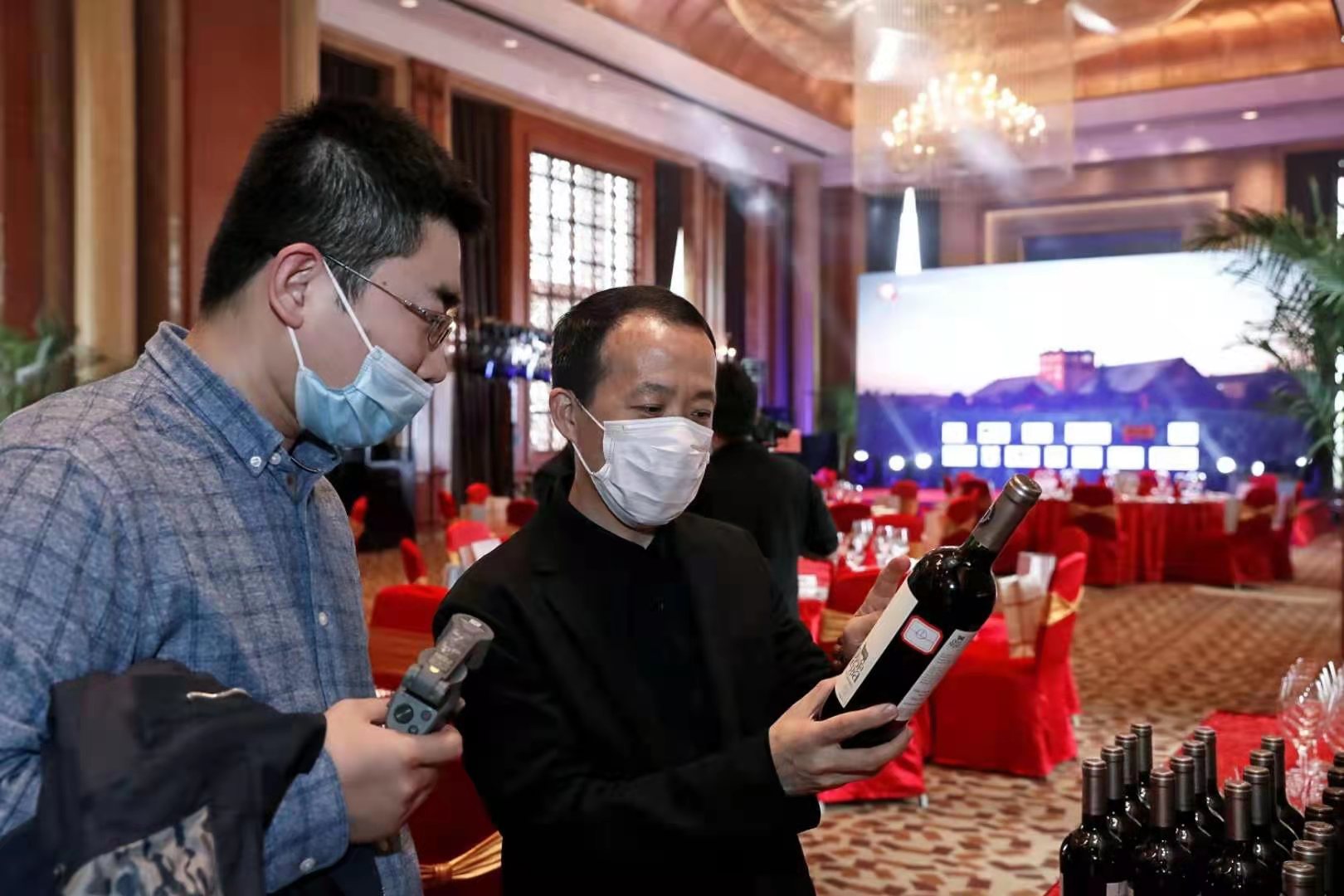 第104屆春糖會樅木酒業(yè)與智利威亞酒莊達成重要戰(zhàn)略合作意向 第104屆春糖會樅木酒業(yè)與智利威亞酒莊達成重要戰(zhàn)略合作意向