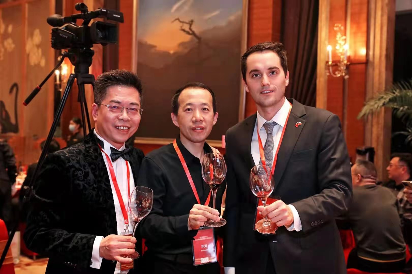 第104屆春糖會樅木酒業(yè)與智利威亞酒莊達成重要戰(zhàn)略合作意向 第104屆春糖會樅木酒業(yè)與智利威亞酒莊達成重要戰(zhàn)略合作意向