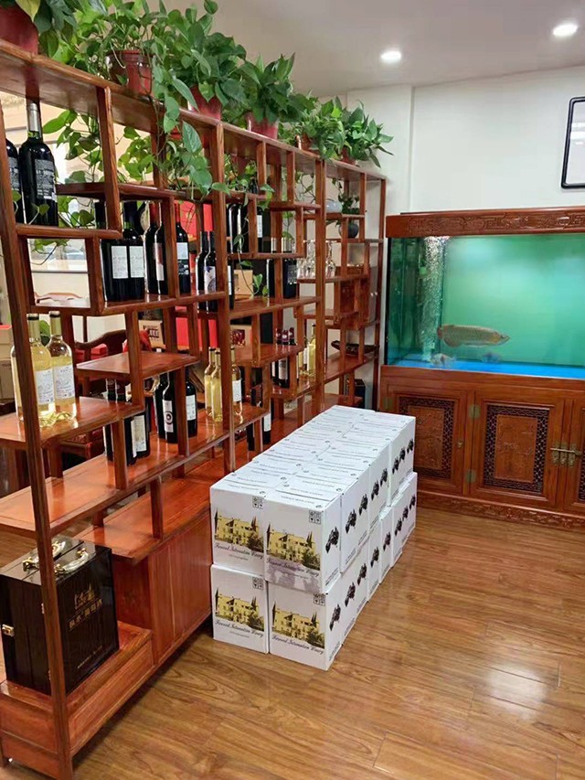 張家港緣禾商行訂購樅木紅酒,大貨再走一批! 張家港緣禾商行訂購樅木紅酒,大貨再走一批!