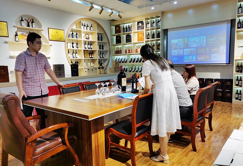 淄博葡萄酒加盟|熱烈慶祝王總加盟樅木國際酒莊,樅木又壯大了! 淄博葡萄酒加盟|熱烈慶祝王總加盟樅木國際酒莊,樅木又壯大了!